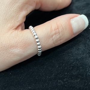 Size 7  Sterling silver 925 stunning ring